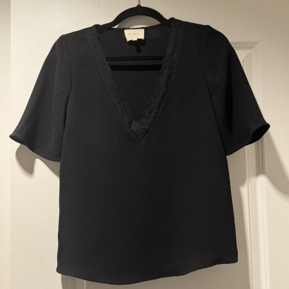 SEZANE - BLACK V-NECK BLOUSE WITH LACE SIZE US 2/FR 34 WORN ONCE - Picture 3 of 8